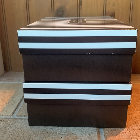 2 Henri Bendel Gift Boxes and Ribbon - Picture 7 of 10
